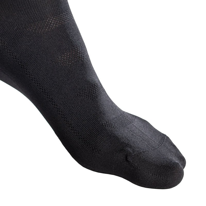 Dettaglio punta del piede calzino da ballo uomo colore nero
